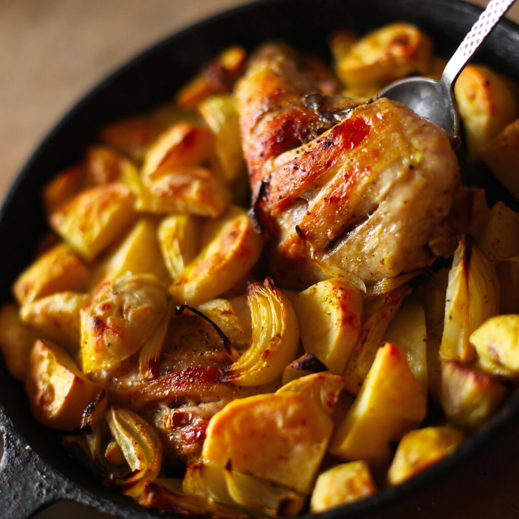 Frango grelhado com batata doce assada, refeição fitness e saudável